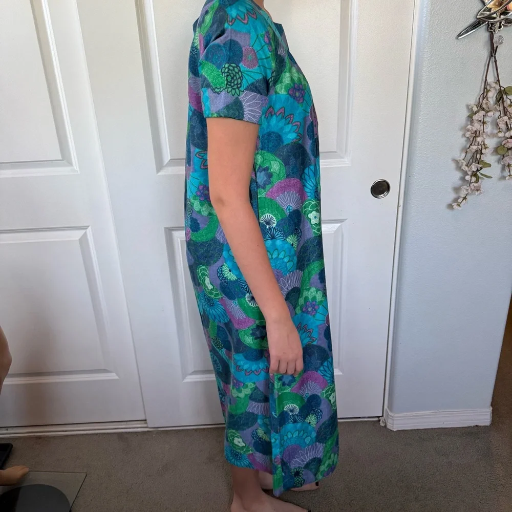 VINTAGE 60s 70s made in Hawaii EXOTICAL vibrant blue aqua green dress S M L muu - Picture 9 of 10